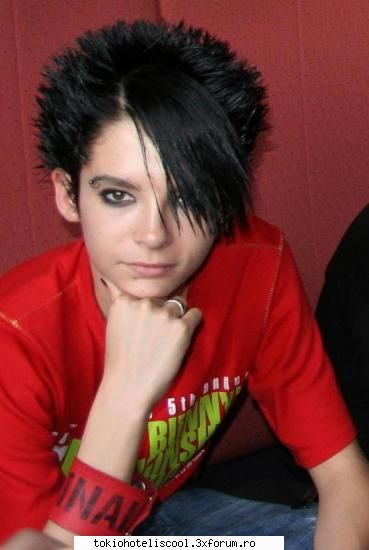 ce atzi face pt bill??? rasp va rog... - eu crek as scrie pe cer kt de mult il ador,si - Bill